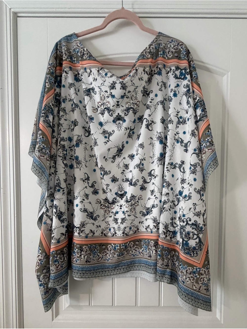Emery Rose Women's Floral Print Poncho Top - White & Blue